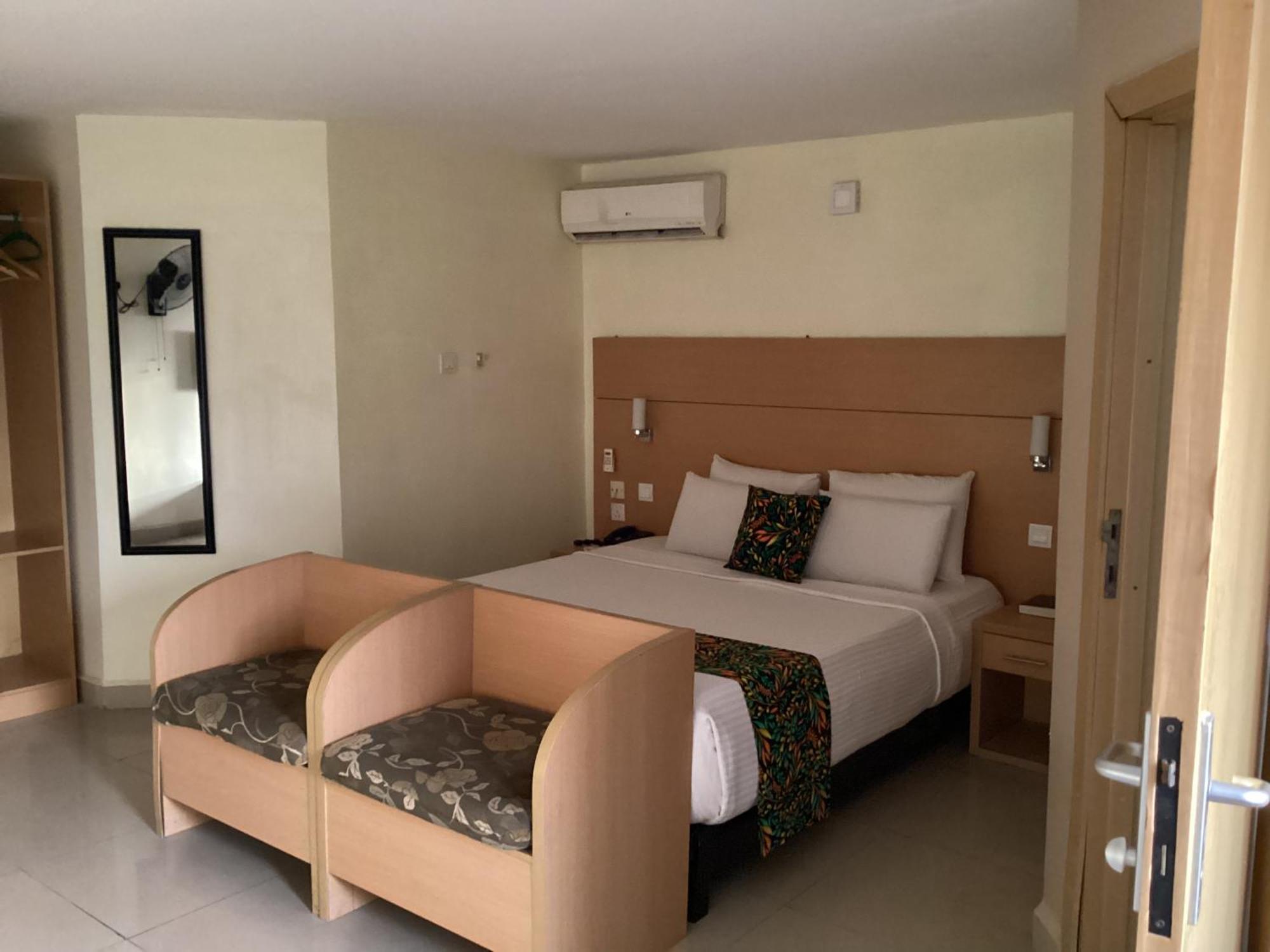 Adis Hotels Ibadan Extérieur photo